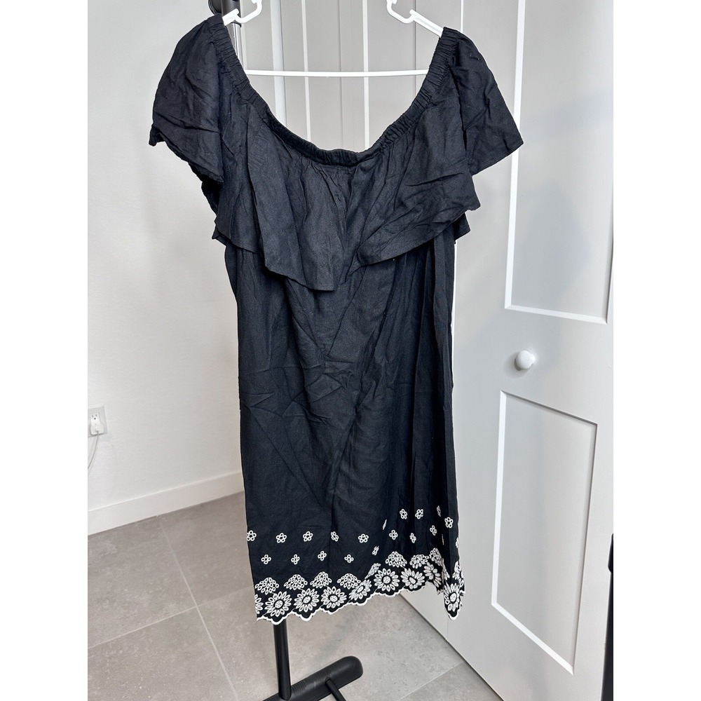 new!black cocktail dress with white embroidery on the hem.size XL.old navy (c50)